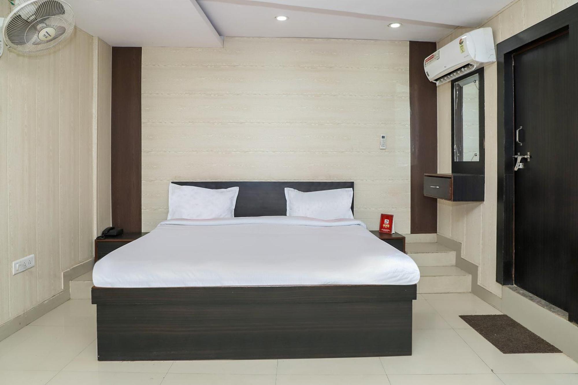 OYO 35425 Hotel Duke Inn Jhānsi Buitenkant foto
